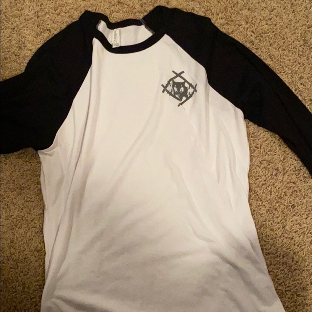 Large quarter sleeve black and white Xavier wulf